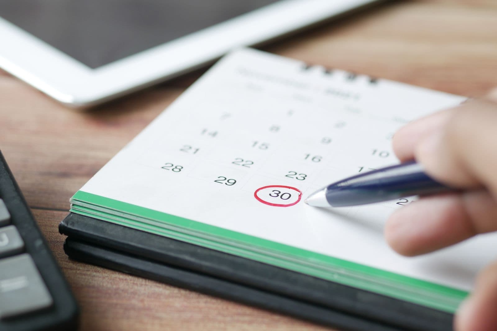 Month-end close in two days: where HK finance teams lose the week, an operations automation guide for Hong Kong firms